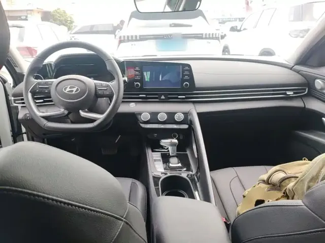 Hyundai Elantra 2023 1.5L CVT GLX Elite Edition — Фото автомобиля 9