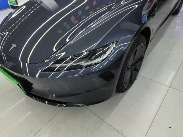 Tesla Model 3 — Фото автомобиля 23