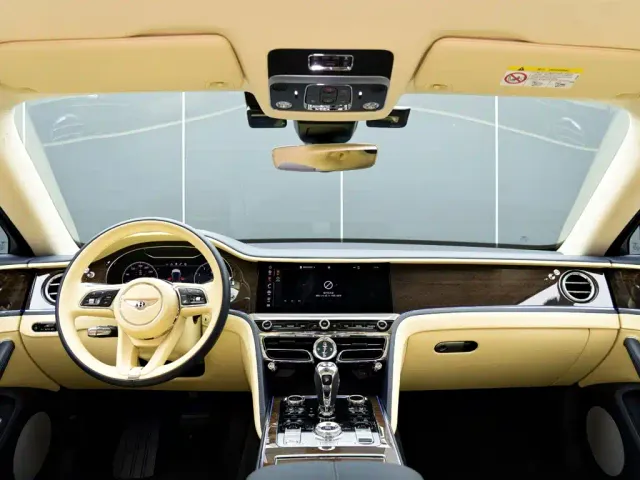 Bentley Flying Spur — Фото автомобиля 16