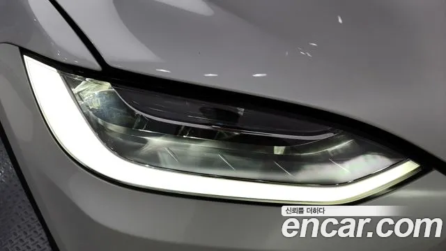 Tesla Model X — Фото автомобиля 21