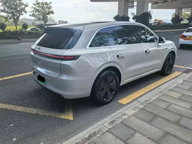 Li Auto L6 — Фото автомобиля 7