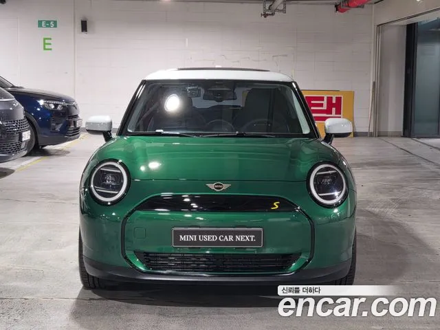 MINI Cooper Generation 4 — Фото автомобиля 2