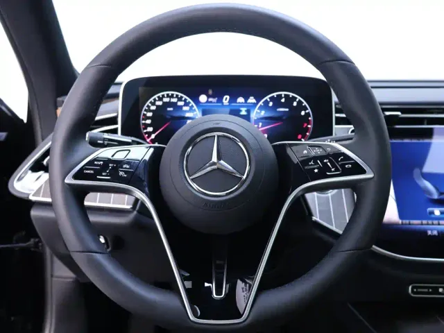Mercedes-Benz E-Class — Фото автомобиля 16