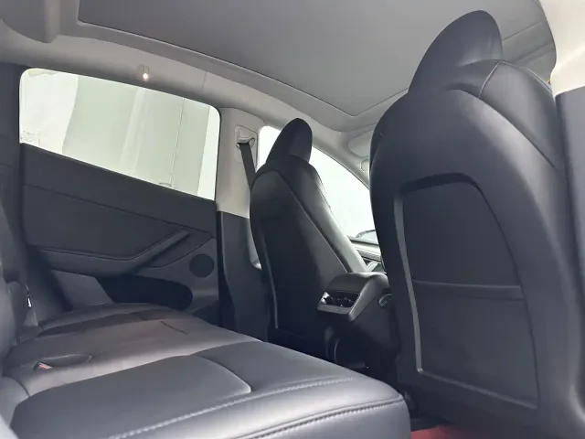 Tesla Model Y — Фото автомобиля 13