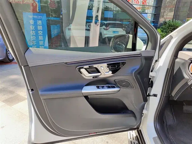 Mercedes-Benz EQE SUV — Фото автомобиля 6