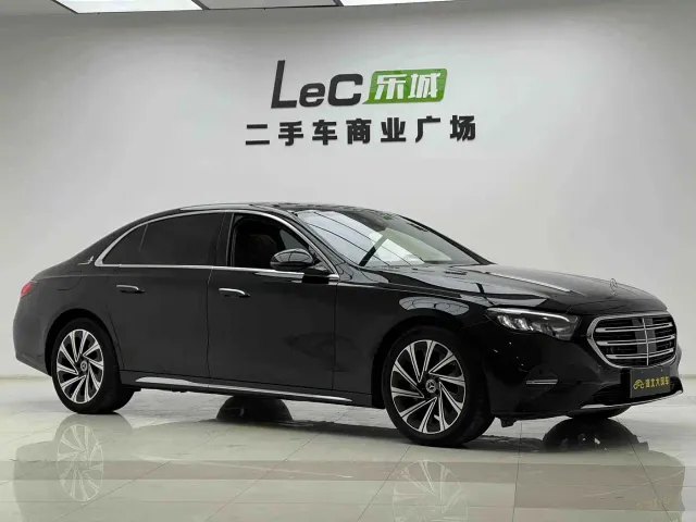 Mercedes-Benz E-Class — Фото автомобиля 3