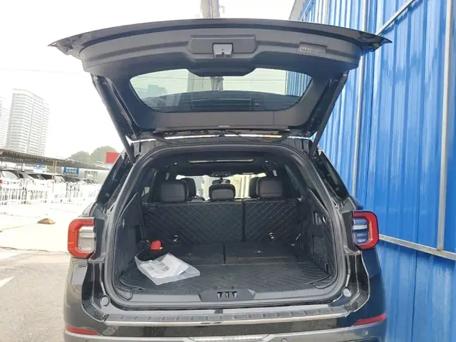 Ford Explorer — Фото автомобиля 18