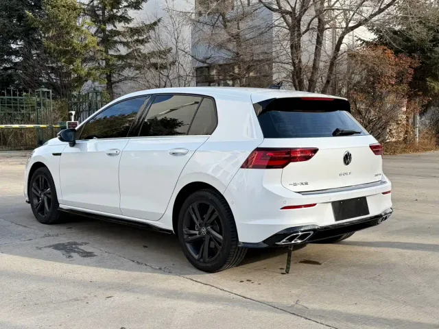 Volkswagen Golf — Фото автомобиля 7