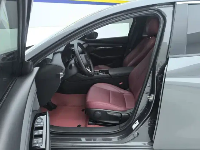 Mazda Axela — Фото автомобиля 9