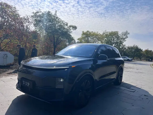 Li Auto L8 — Фото автомобиля 3