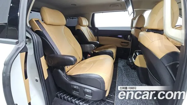 Kia Carnival Generation 4 — Фото автомобиля 11