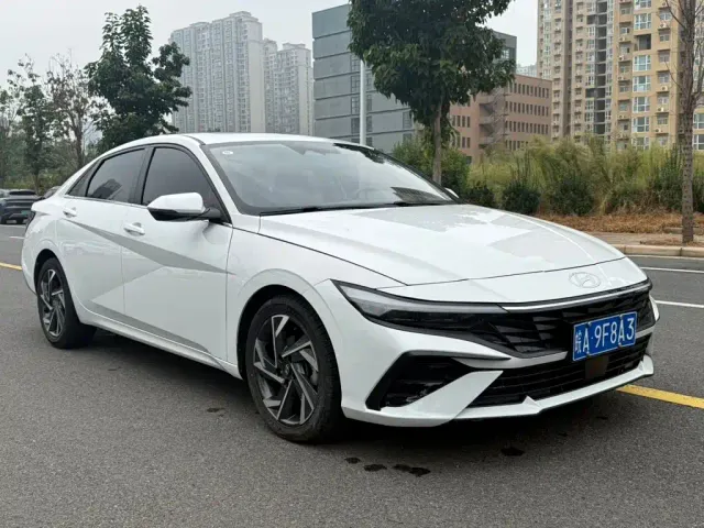 Hyundai Elantra — Фото автомобиля 3
