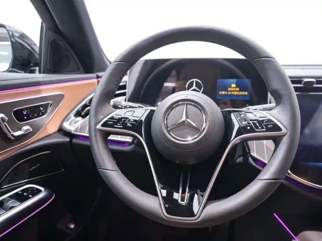 Mercedes-Benz E-Class — Фото автомобиля 18