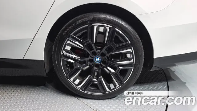 BMW i5 G60 — Фото автомобиля 6