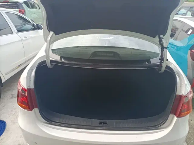 Dongfeng Fengshen E70 — Фото автомобиля 8