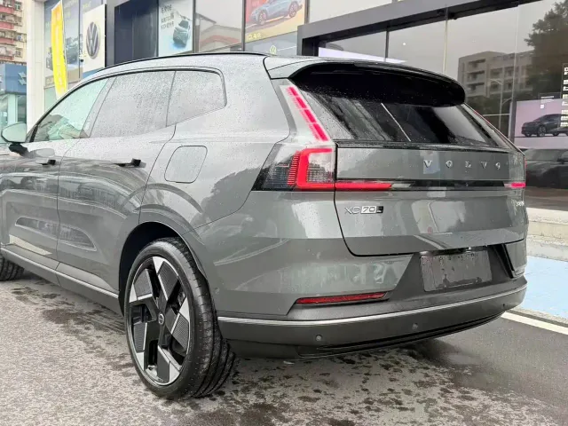 Volvo XC70 Plug-in Hybrid — Фото автомобиля 9