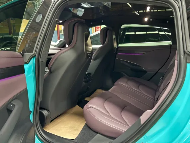Xiaomi SU7 — Фото автомобиля 11
