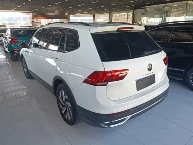 Volkswagen Tiguan L — Фото автомобиля 4