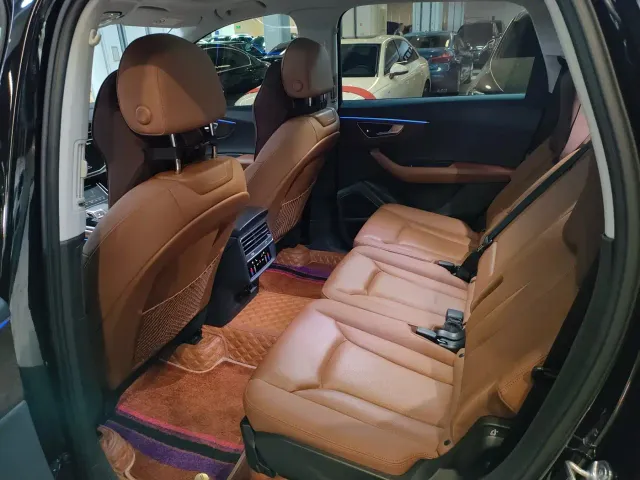 Audi Q7 — Фото автомобиля 11