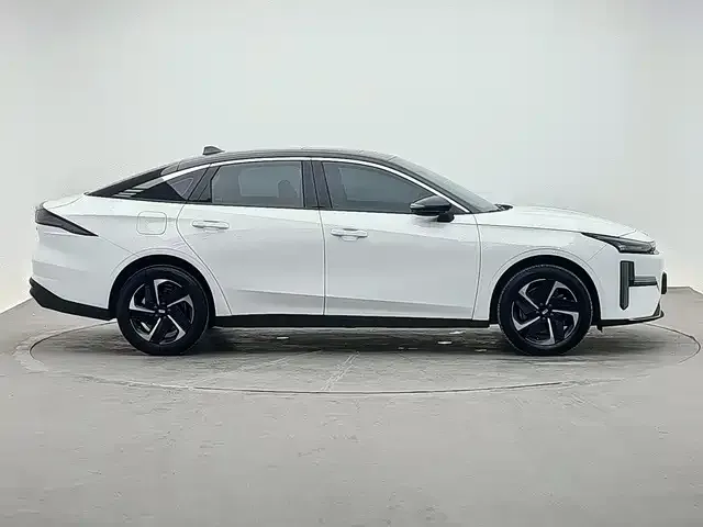 Geely Galaxy L6 — Фото автомобиля 4