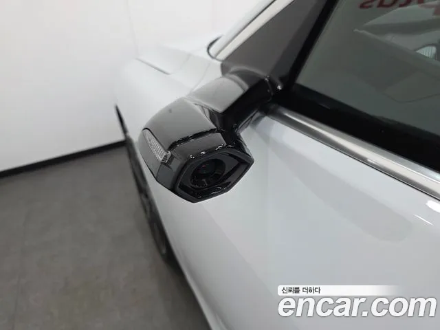 Audi A6 e-Tron — Фото автомобиля 13