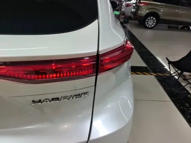Toyota Harrier — Фото автомобиля 23