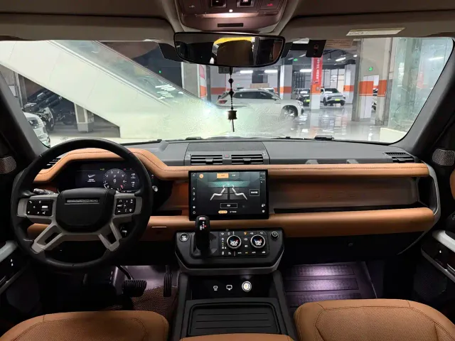 Land Rover Defender — Фото автомобиля 19