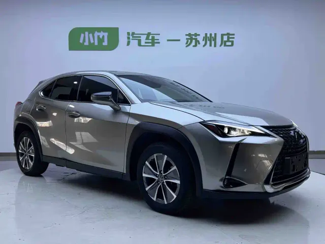 Lexus UX — Фото автомобиля 3