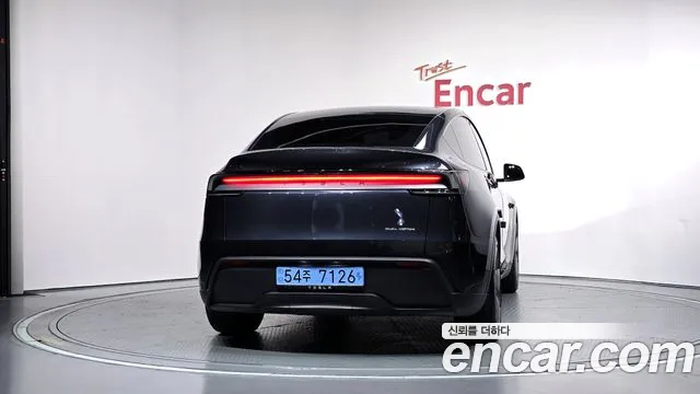 Tesla Model Y — Фото автомобиля 4