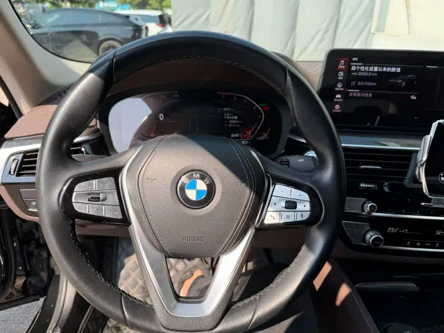 BMW 5 Series — Фото автомобиля 14