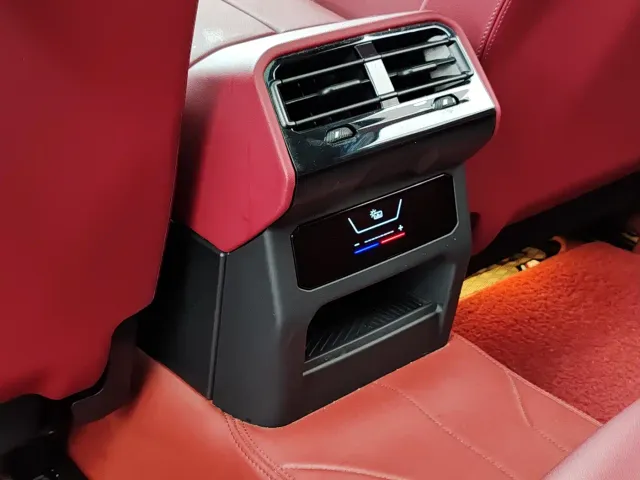BMW i5 — Фото автомобиля 15
