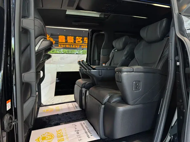 Toyota Alphard — Фото автомобиля 11