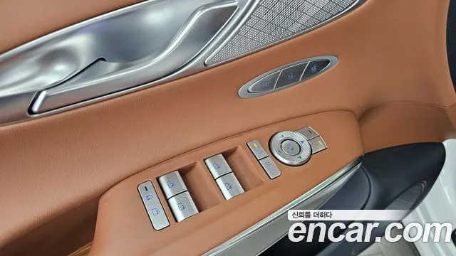 Genesis GV70 — Фото автомобиля 30
