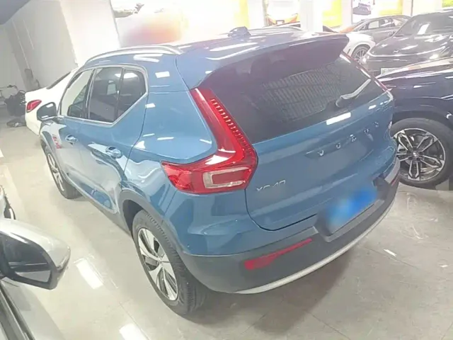 Volvo XC40 — Фото автомобиля 4