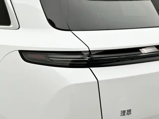 Li Auto L7 — Фото автомобиля 30