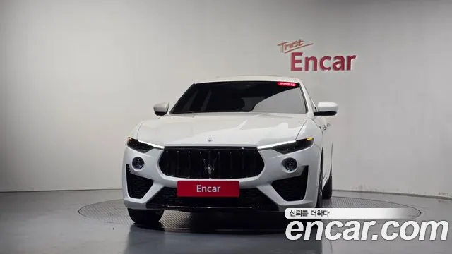 Maserati Levante — Фото автомобиля 3