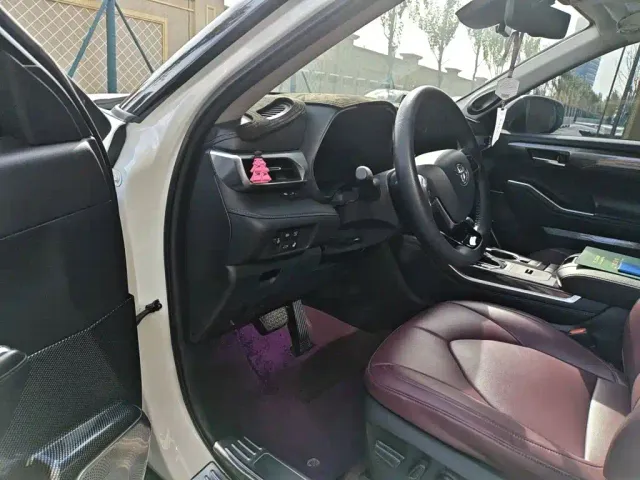 Toyota Highlander — Фото автомобиля 13