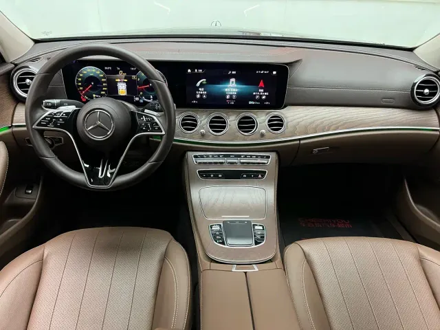 Mercedes-Benz E-Class — Фото автомобиля 12