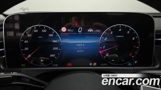 Mercedes-Benz E-Class — Фото автомобиля 11