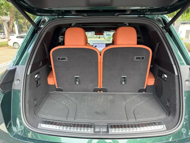 Li Auto L8 — Фото автомобиля 15