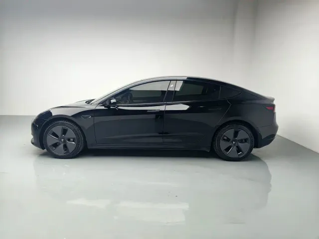 Tesla Model 3 — Фото автомобиля 6