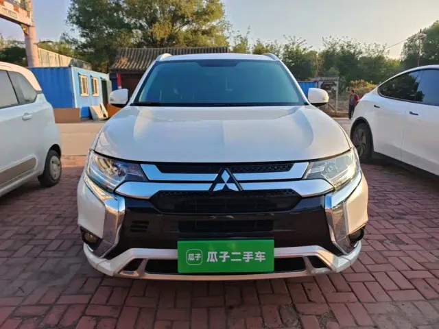 Mitsubishi Outlander — Фото автомобиля 2