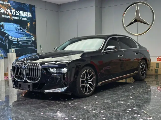 Фотография автомобиля — BMW 7 Series