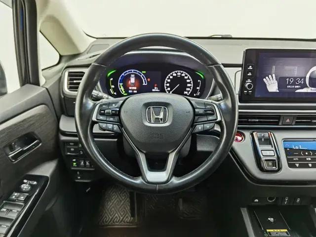 Honda Elysion — Фото автомобиля 11