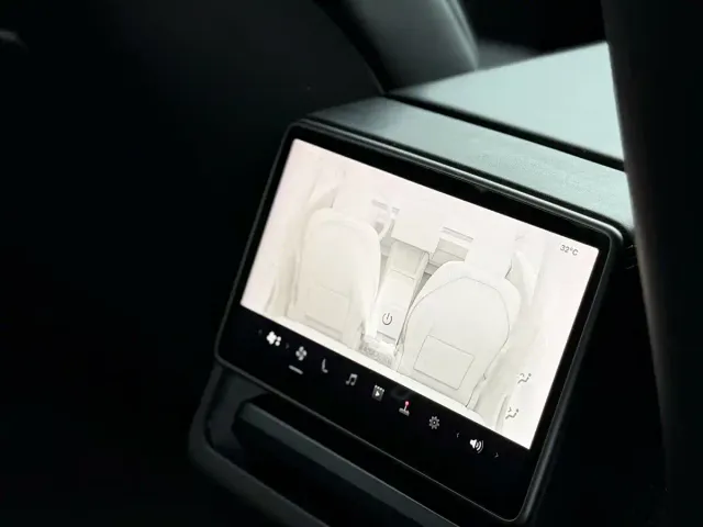 Tesla Model 3 — Фото автомобиля 7