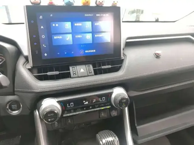 Toyota RAV4 — Фото автомобиля 6