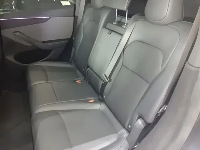 Tesla Model Y — Фото автомобиля 16