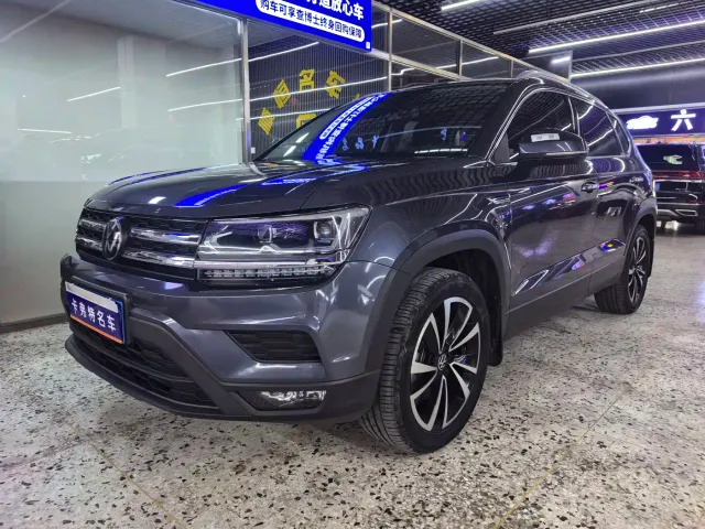 Фотография автомобиля — Volkswagen Tharu