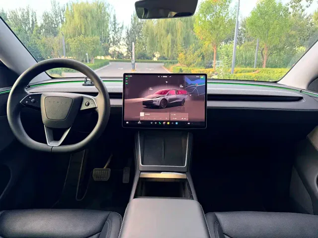 Tesla Model Y — Фото автомобиля 8