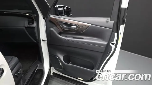 Toyota Alphard — Фото автомобиля 16